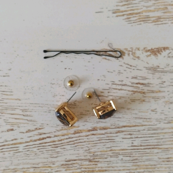 Bundle: Gold tassel and leopard earrings - Picture 6 of 11